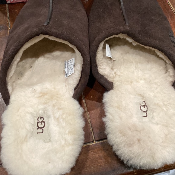 UGG brown house slippers - Picture 2 of 5